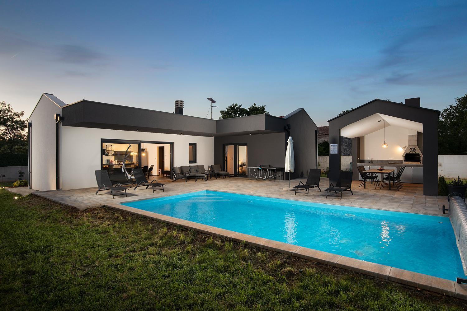 Villa Nora With Heated Pool Marčana
